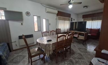 VENTA CASA 3 AMBIENTES CON QUINCHO Y COCHERA MERLO