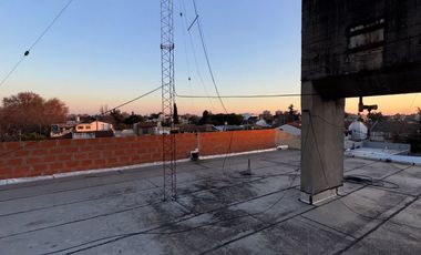 Venta - Deposito con vivienda - Villa Sarmiento