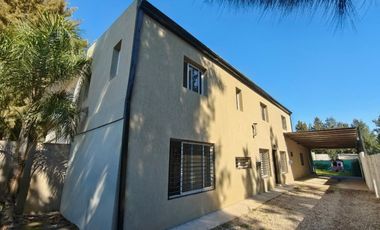 CASA EN VENTA PARQUE SICARDI 4 DORMITORIOS
