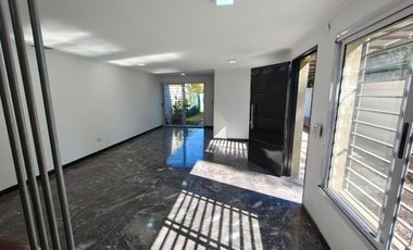 CASA EN VENTA PARQUE SICARDI 4 DORMITORIOS