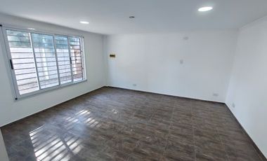 CASA EN VENTA PARQUE SICARDI 4 DORMITORIOS
