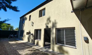 CASA EN VENTA PARQUE SICARDI 4 DORMITORIOS
