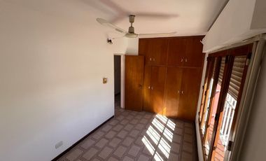 CASA EN VENTA 4 DORM.+ DTO. B° RIVADAVIA V. MARIA