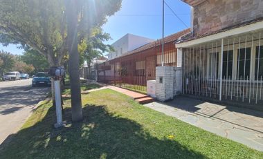 VENTA CASA 5 AMB PARQUE LURO + DUPLEX APTA CREDITO