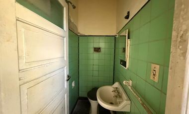 VENTA CASA, 2 DORMITORIOS, BARRIO ITURRASPE!