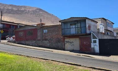 CASA ESQUINA EN SECTOR SUR EN IQUIQUE