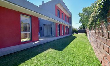 Venta Casa Tres Dormitorios Parque Sicardi