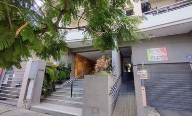 OFICINA CON BAULERA APTO PROFESIONAL EN CASEROS