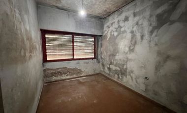VENTA PH 4 AMB A REFACCIONAR CON PATIO Y TERRAZA