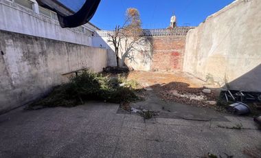 VENTA PH 4 AMB A REFACCIONAR CON PATIO Y TERRAZA