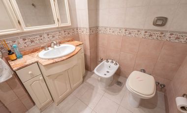 VENTA CASA - 6 AMB  PILETA/JARDIN/COCHERAS