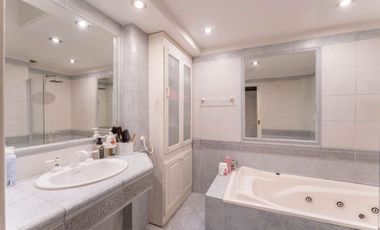VENTA CASA - 6 AMB  PILETA/JARDIN/COCHERAS
