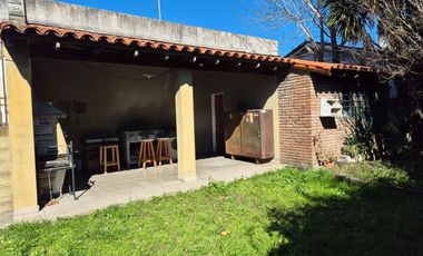 CASA 5 AMBIENTES EN VENTA BANFIELD APTA CREDITO