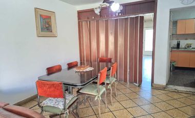 CASA 5 AMBIENTES EN VENTA BANFIELD APTA CREDITO
