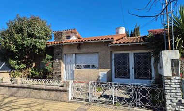 CASA 5 AMBIENTES EN VENTA BANFIELD APTA CREDITO