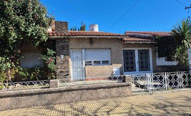 CASA 5 AMBIENTES EN VENTA BANFIELD APTA CREDITO