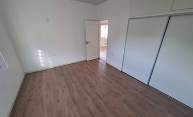 VENTA BLOQUE LOCAL + DEPTO 3 AMB A ESTRENAR J C P