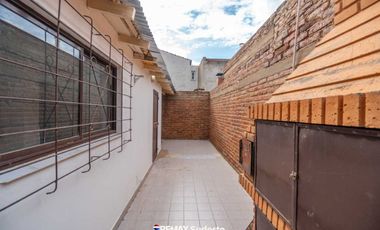 CASA EN VENTA 3 DORMITORIOS RECICLADA A NUEVA