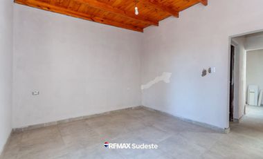 Amplia casa a estrenar con pileta