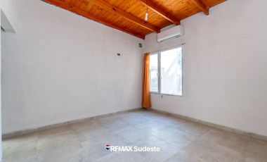 Amplia casa a estrenar con pileta