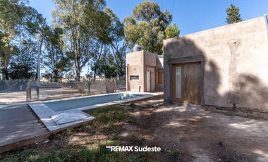 Amplia casa a estrenar con pileta