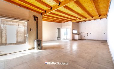 Amplia casa a estrenar con pileta
