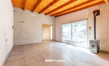 Amplia casa a estrenar con pileta