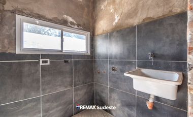 Amplia casa a estrenar con pileta