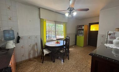 CASA EN VENTA EN LINCOLN CON PILETA