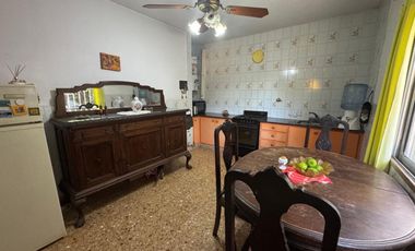 CASA EN VENTA EN LINCOLN CON PILETA