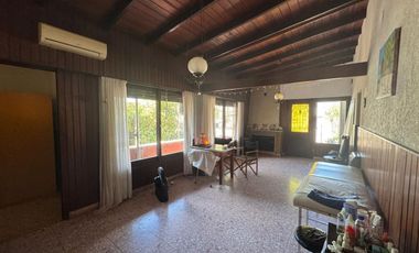 CASA EN VENTA EN LINCOLN CON PILETA