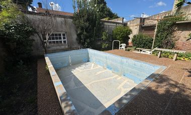 CASA EN VENTA EN LINCOLN CON PILETA