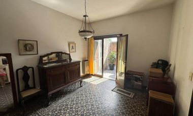 CASA EN VENTA EN LINCOLN CON PILETA