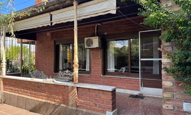 CASA EN VENTA EN LINCOLN CON PILETA
