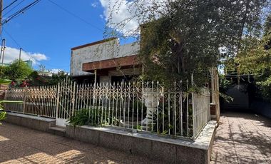 CASA EN VENTA EN LINCOLN CON PILETA