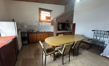 CASA EN VENTA EN LINCOLN CON PILETA