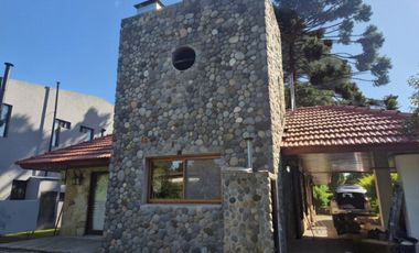 Venta Casa Country El Jaguel 3 ambientes 2 baños 3 habitaciones escritorio parrilla golf pileta sum