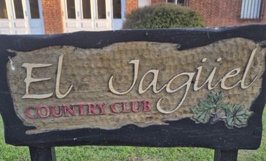 Venta Casa Country El Jaguel 3 ambientes 2 baños 3 habitaciones escritorio parrilla golf pileta sum