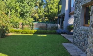 Venta Casa Country El Jaguel 3 ambientes 2 baños 3 habitaciones escritorio parrilla golf pileta sum