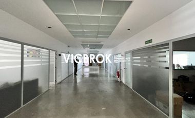 Lindo depósito y oficinas en predio cerrado en Munro