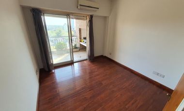 Departamento de 3 ambientes con cochera en plena lomitas