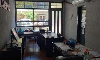Galpón, local comercial y oficinas