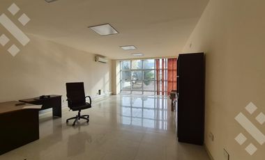 Edificio Comercial, TRES PLANTAS PARA OFICINAS