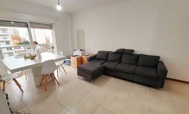 Villa Ballester céntrico! Amplio y luminoso 3 amb con vista abierta!
