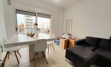 Villa Ballester céntrico! Amplio y luminoso 3 amb con vista abierta!
