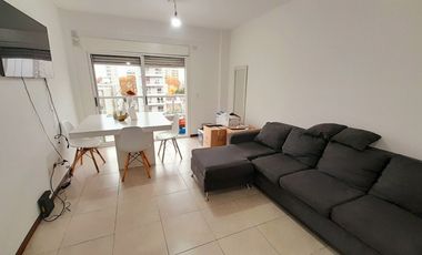 Villa Ballester céntrico! Amplio y luminoso 3 amb con vista abierta!