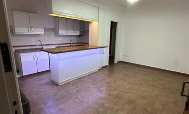 Hermoso depto dos ambientes con jardín, a metros de la estación - Visitas a partir del 1° de Junio