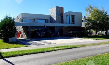 ALQUILER CASA 4 DORMITORIOS - B° LA ZAGALA, NEUQUÉN