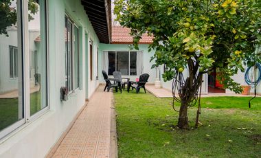 Venta casa 6 ambientes con gran parque