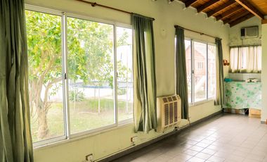 Venta casa 6 ambientes con gran parque